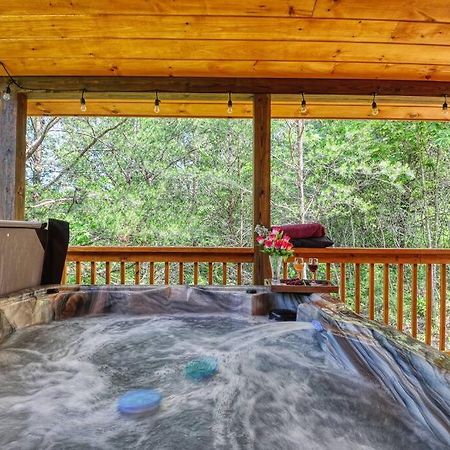 Adventure Retreat/Cabin/Pool+Hot Tub/Game Room+Theater Sevierville Eksteriør billede