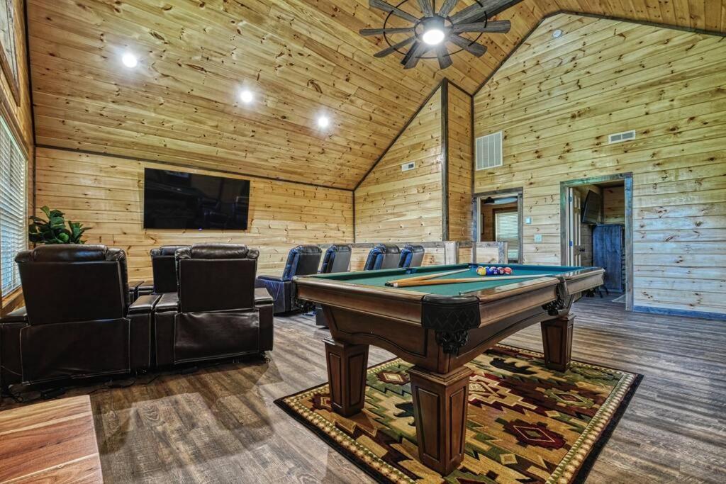 Adventure Retreat/Cabin/Pool+Hot Tub/Game Room+Theater Sevierville Eksteriør billede