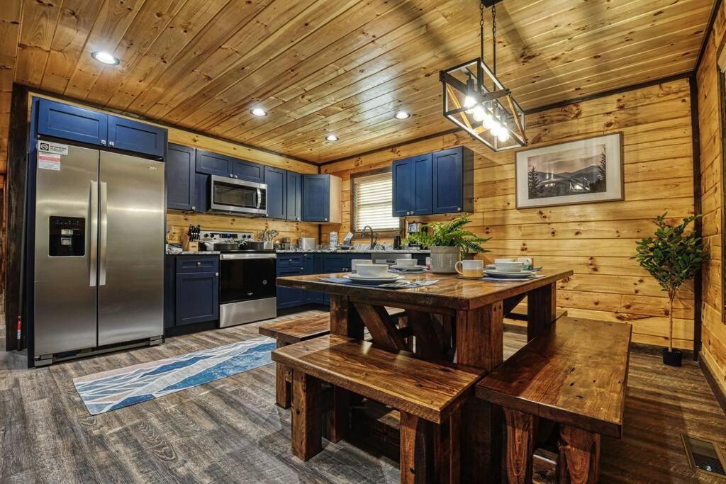 Adventure Retreat/Cabin/Pool+Hot Tub/Game Room+Theater Sevierville Eksteriør billede
