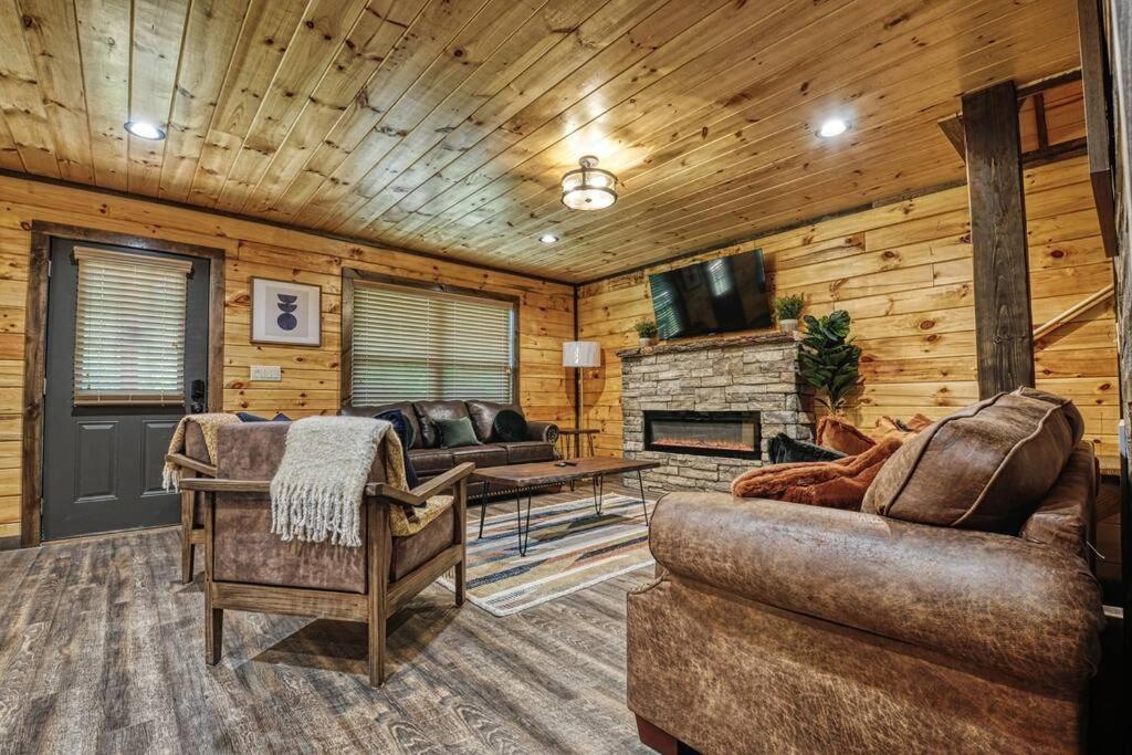 Adventure Retreat/Cabin/Pool+Hot Tub/Game Room+Theater Sevierville Eksteriør billede