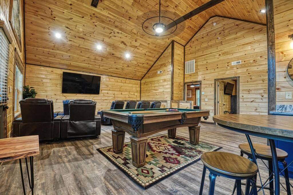 Adventure Retreat/Cabin/Pool+Hot Tub/Game Room+Theater Sevierville Eksteriør billede