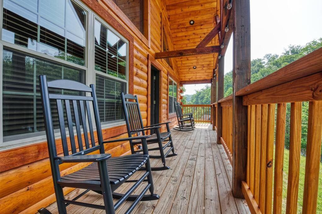 Adventure Retreat/Cabin/Pool+Hot Tub/Game Room+Theater Sevierville Eksteriør billede