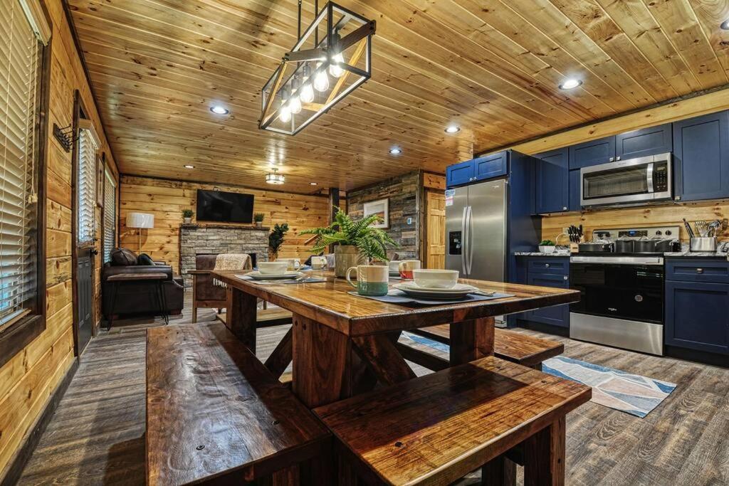 Adventure Retreat/Cabin/Pool+Hot Tub/Game Room+Theater Sevierville Eksteriør billede