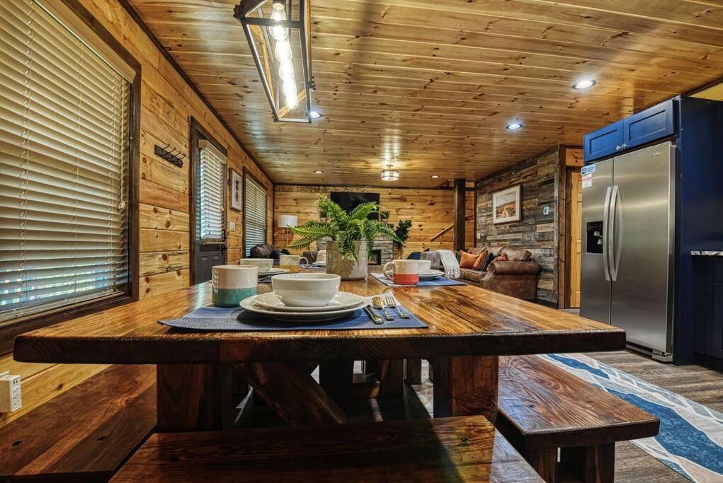 Adventure Retreat/Cabin/Pool+Hot Tub/Game Room+Theater Sevierville Eksteriør billede