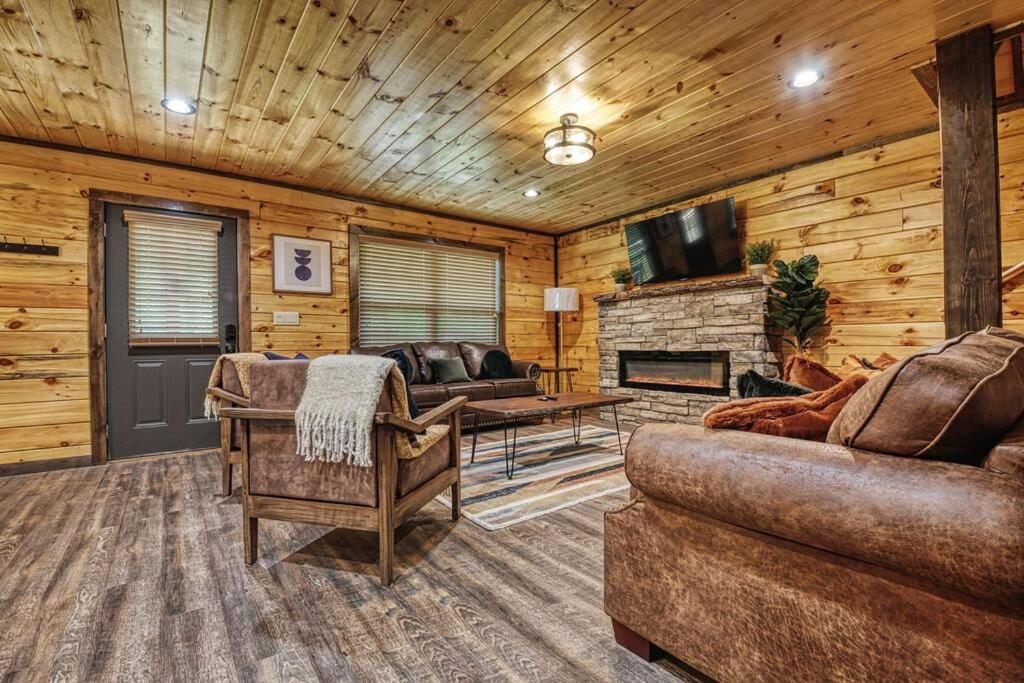Adventure Retreat/Cabin/Pool+Hot Tub/Game Room+Theater Sevierville Eksteriør billede