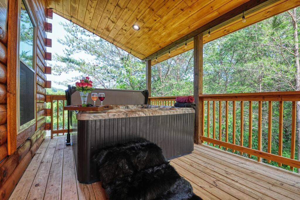 Adventure Retreat/Cabin/Pool+Hot Tub/Game Room+Theater Sevierville Eksteriør billede