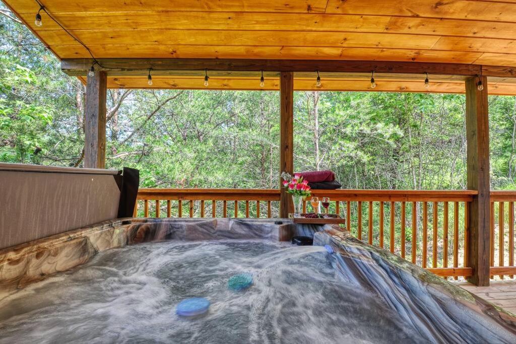 Adventure Retreat/Cabin/Pool+Hot Tub/Game Room+Theater Sevierville Eksteriør billede